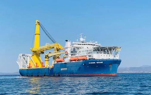 Crane-mounting pipe-laying vessel «Academic Chersky»